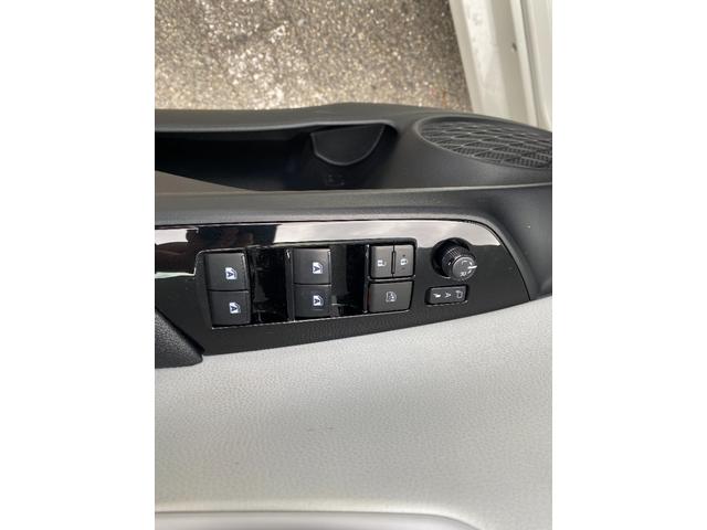 プリウス Ｓツーリングセレクション　純正ＤＯＰナビ、フルセグＴＶ／シートヒーター／ステリモ／純正アルミ１７インチ／ＥＴＣ、ドラレコ付き／Ｂｌｕｅｔｏｏｈ／Ｂカメラ／タイヤ４本交換渡し／取扱説明書、ナビ取説、スペアキー有（34枚目）