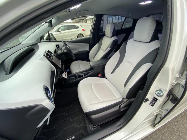 プリウス Ｓツーリングセレクション　純正ＤＯＰナビ、フルセグＴＶ／シートヒーター／ステリモ／純正アルミ１７インチ／ＥＴＣ、ドラレコ付き／Ｂｌｕｅｔｏｏｈ／Ｂカメラ／タイヤ４本交換渡し／取扱説明書、ナビ取説、スペアキー有（51枚目）