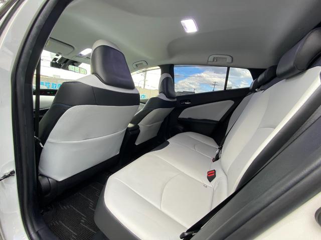 プリウス Ｓツーリングセレクション　純正ＤＯＰナビ、フルセグＴＶ／シートヒーター／ステリモ／純正アルミ１７インチ／ＥＴＣ、ドラレコ付き／Ｂｌｕｅｔｏｏｈ／Ｂカメラ／タイヤ４本交換渡し／取扱説明書、ナビ取説、スペアキー有（57枚目）