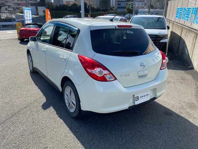 ティーダ １５Ｍ　純正ナビＴＶ／ＥＴＣ搭載／ワンオーナー／アイドリングストップ／Ｂｌｕｅｔｏｏｈ／スマートキー／フォグランプ／電格ミラー（12枚目）