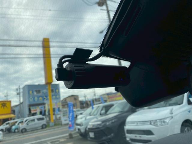 レンジローバーイヴォーク R-ダイナミック SE P250 1オーナー ブラックルーフ デジタルインナーミラー 360°カメラ 純正20インチグレー塗装アルミ レーダー探知機 電動リアゲート ウェルカムライト ブラインドスポットモニター(9枚目)