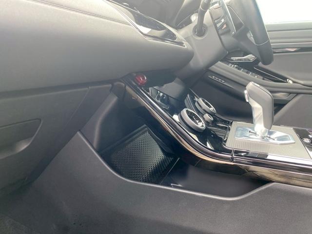 レンジローバーイヴォーク R-ダイナミック SE P250 1オーナー ブラックルーフ デジタルインナーミラー 360°カメラ 純正20インチグレー塗装アルミ レーダー探知機 電動リアゲート ウェルカムライト ブラインドスポットモニター(31枚目)