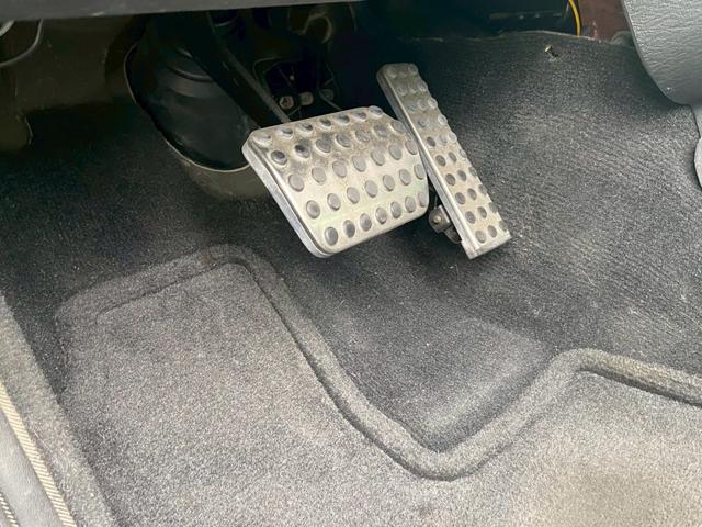 クライスラー・ＰＴクルーザー 　全塗装　サンルーフ　ＧＴ　クラシックデザイン　社外ナビ　ＧＥＷＡＮＤＴセンター出しマフラー　前席シートヒータ　Ｂカメラ　ＥＴＣ　ＴＶ　電動格納ミラー　左ハンドル（49枚目）