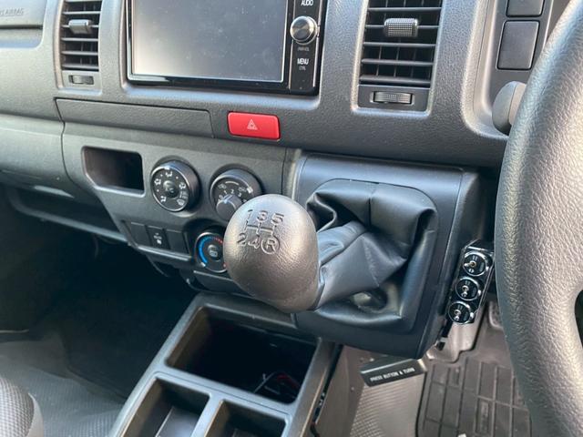 レジアスエースバン ロングＤＸ　ＧＬパッケージ　ＧＬパッケージ　１０人乗り　５ナンバー構造変更済　　ＬＥＤヘッドライト　純正ナビバックカメラ　社外タコメーター　フォグランプ　ミラー型ドラレコ（33枚目）