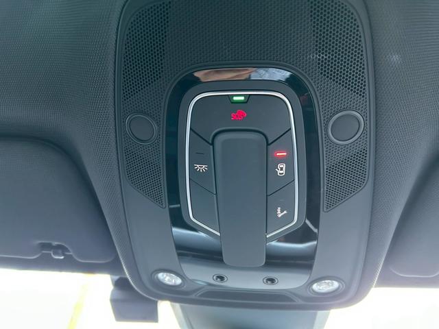 Ａ６アバント ４５ＴＦＳＩクワトロ　スポーツ　Ｓラインパッケージ　革シート／純正メーカーフルセグナビ／シートヒーター／全方位カメラ／ＬＥＤヘッドライト／２０インチホイール／ＥＴＣ／Ｓライン専用ステアリング／ローダウン（8枚目）