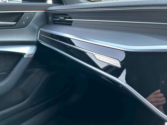 Ａ６アバント ４５ＴＦＳＩクワトロ　スポーツ　Ｓラインパッケージ　革シート／純正メーカーフルセグナビ／シートヒーター／全方位カメラ／ＬＥＤヘッドライト／２０インチホイール／ＥＴＣ／Ｓライン専用ステアリング／ローダウン（9枚目）