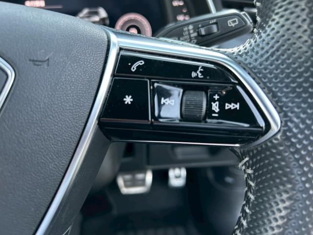 Ａ６アバント ４５ＴＦＳＩクワトロ　スポーツ　Ｓラインパッケージ　革シート／純正メーカーフルセグナビ／シートヒーター／全方位カメラ／ＬＥＤヘッドライト／２０インチホイール／ＥＴＣ／Ｓライン専用ステアリング／ローダウン（11枚目）