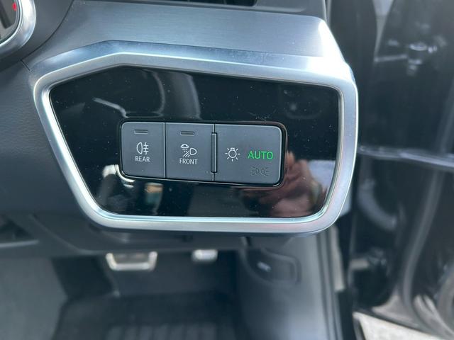 Ａ６アバント ４５ＴＦＳＩクワトロ　スポーツ　Ｓラインパッケージ　革シート／純正メーカーフルセグナビ／シートヒーター／全方位カメラ／ＬＥＤヘッドライト／２０インチホイール／ＥＴＣ／Ｓライン専用ステアリング／ローダウン（12枚目）