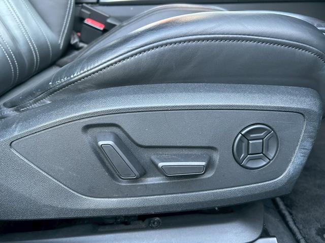 Ａ６アバント ４５ＴＦＳＩクワトロ　スポーツ　Ｓラインパッケージ　革シート／純正メーカーフルセグナビ／シートヒーター／全方位カメラ／ＬＥＤヘッドライト／２０インチホイール／ＥＴＣ／Ｓライン専用ステアリング／ローダウン（13枚目）