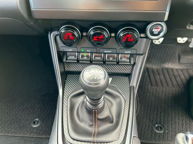 GR86 RZ 10thアニバーサリーリミテッド6MT ナビ クルコン ETC Bカメラ ドラレコ シートヒーター BSM LEDライト スマートキー DVD フルセグ Bluetooth 18AW 保証継承渡し(3枚目)