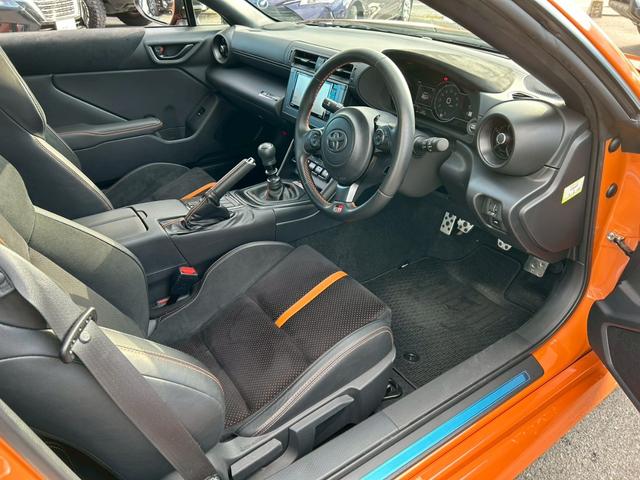 GR86 RZ 10thアニバーサリーリミテッド6MT ナビ クルコン ETC Bカメラ ドラレコ シートヒーター BSM LEDライト スマートキー DVD フルセグ Bluetooth 18AW 保証継承渡し(24枚目)