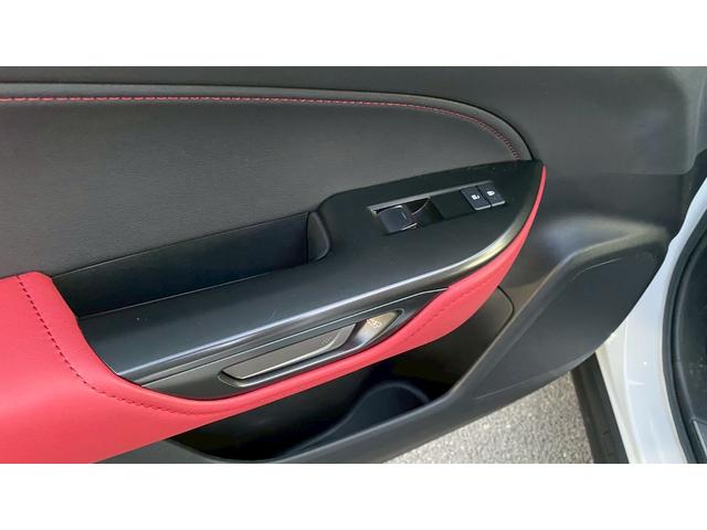 ＮＸ ＮＸ３５０ｈ　Ｆスポーツ　パノラマルーフ　純正１４型ナビ　全周囲カメラ　デジタルミラー　赤革　ワイヤレス充電　オレンジキャリパー付純正２０インチアルミ　電動リアゲート　シートベンチレーション　コーナーセンサー　三眼ＬＥＤヘッド（30枚目）