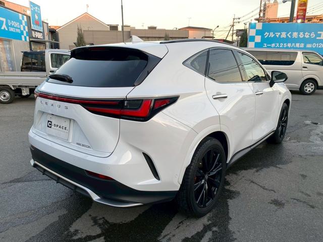 ＮＸ ＮＸ３５０ｈ　Ｆスポーツ　パノラマルーフ　純正１４型ナビ　全周囲カメラ　デジタルミラー　赤革　ワイヤレス充電　オレンジキャリパー付純正２０インチアルミ　電動リアゲート　シートベンチレーション　コーナーセンサー　三眼ＬＥＤヘッド（52枚目）