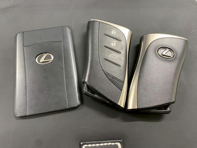 ＮＸ ＮＸ３５０ｈ　Ｆスポーツ　パノラマルーフ　純正１４型ナビ　全周囲カメラ　デジタルミラー　赤革　ワイヤレス充電　オレンジキャリパー付純正２０インチアルミ　電動リアゲート　シートベンチレーション　コーナーセンサー　三眼ＬＥＤヘッド（55枚目）