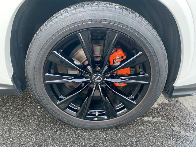 ＮＸ ＮＸ３５０ｈ　Ｆスポーツ　パノラマルーフ　純正１４型ナビ　全周囲カメラ　デジタルミラー　赤革　ワイヤレス充電　オレンジキャリパー付純正２０インチアルミ　電動リアゲート　シートベンチレーション　コーナーセンサー　三眼ＬＥＤヘッド（56枚目）