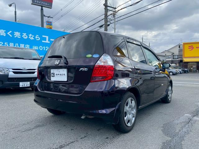 フィット １．３Ｗ　☆ナビ付　ベンチシート　フルフラットシート　Ａｕｔｏエアコン　衝突安全ボディ　ＣＤ　ＤＶＤ　ＴＶ　キーレス（8枚目）