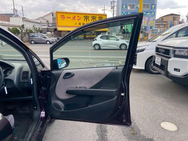 フィット １．３Ｗ　☆ナビ付　ベンチシート　フルフラットシート　Ａｕｔｏエアコン　衝突安全ボディ　ＣＤ　ＤＶＤ　ＴＶ　キーレス（10枚目）