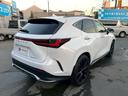 ＮＸ３５０ｈ　Ｆスポーツ　パノラマルーフ　純正１４型ナビ　全周囲カメラ　デジタルミラー　赤革　ワイヤレス充電　オレンジキャリパー付純正２０インチアルミ　電動リアゲート　シートベンチレーション　コーナーセンサー　三眼ＬＥＤヘッド（52枚目）