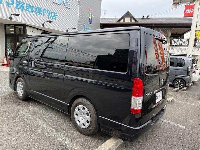 ハイエースバン スーパーＧＬ　ダークプライムＩＩ　ＡＬＰＩＮＥ・ＢＩＧＸ１１型ナビ　パノラミックビューモニター　Ｂｌｕｅｔｏｏｔｈ　ＥＴＣ　両側スライドドア／小窓　ＬＥＤヘッドライト　フォグランプ　スマートキー　プッシュスタート　スペアキー（5枚目）