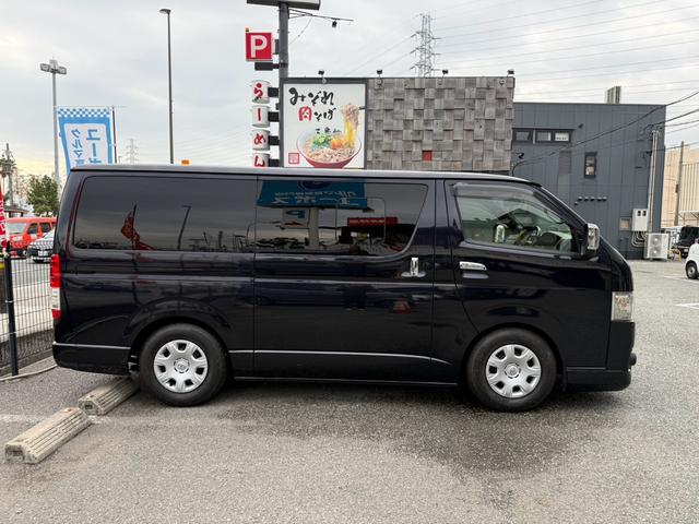 ハイエースバン スーパーＧＬ　ダークプライムＩＩ　ＡＬＰＩＮＥ・ＢＩＧＸ１１型ナビ　パノラミックビューモニター　Ｂｌｕｅｔｏｏｔｈ　ＥＴＣ　両側スライドドア／小窓　ＬＥＤヘッドライト　フォグランプ　スマートキー　プッシュスタート　スペアキー（8枚目）