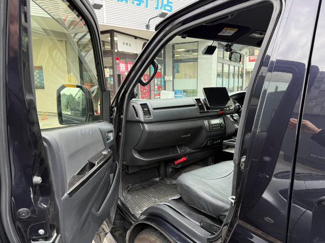ハイエースバン スーパーＧＬ　ダークプライムＩＩ　ＡＬＰＩＮＥ・ＢＩＧＸ１１型ナビ　パノラミックビューモニター　Ｂｌｕｅｔｏｏｔｈ　ＥＴＣ　両側スライドドア／小窓　ＬＥＤヘッドライト　フォグランプ　スマートキー　プッシュスタート　スペアキー（19枚目）