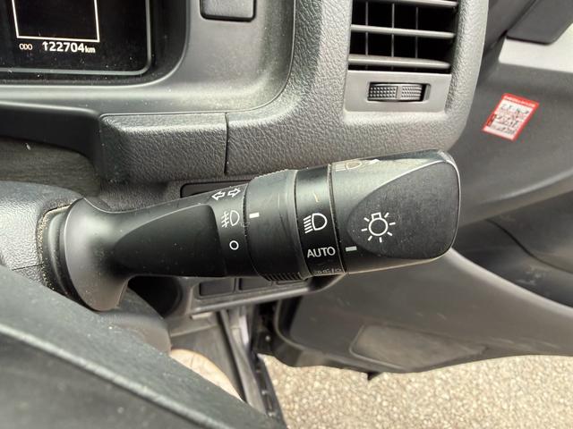 ハイエースバン スーパーＧＬ　ダークプライムＩＩ　ＡＬＰＩＮＥ・ＢＩＧＸ１１型ナビ　パノラミックビューモニター　Ｂｌｕｅｔｏｏｔｈ　ＥＴＣ　両側スライドドア／小窓　ＬＥＤヘッドライト　フォグランプ　スマートキー　プッシュスタート　スペアキー（29枚目）