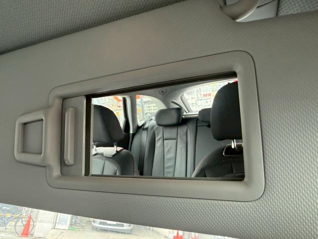 Ａ４アバント ３５ＴＤＩ　アドバンスド　純正ディスプレイオーディオ　全周囲カメラ　ＥＴＣ　クリアランスソナー　パドルシフト　黒革シート　シートヒーター　パワーシート　パワーリアゲート　パーキングアシスト　純正１７インチアルミホイール（46枚目）