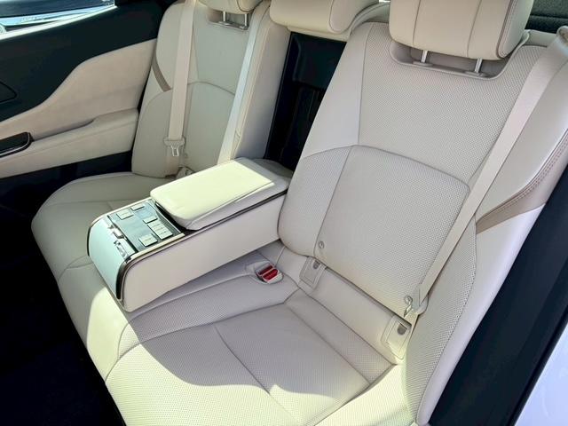 クラウンクロスオーバー Ｚ　メーカーナビ　フルセグ　バックカメラ　アラウンドビューモニター　Ｂｌｕｅｔｏｏｔｈ　衝突軽減　クリアランスソナー　踏み間違い防止　レーンキープアシスト　パーキングアシスト　ドラレコ　電動シート　ＥＴＣ（20枚目）