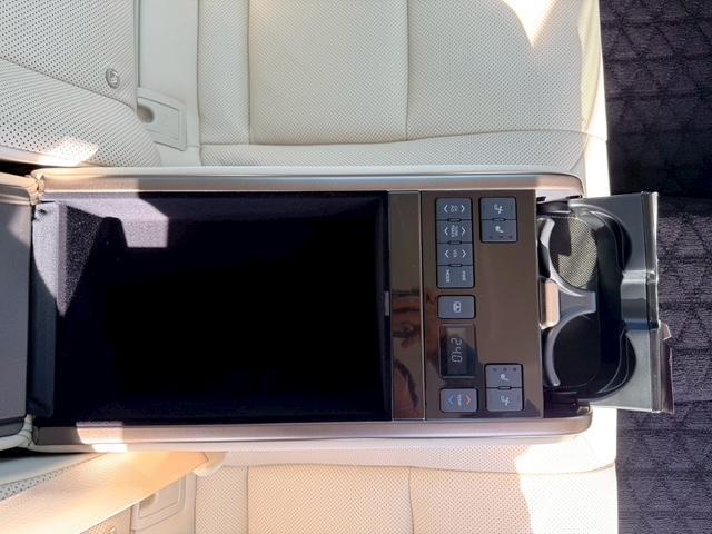 クラウンクロスオーバー Ｚ　メーカーナビ　フルセグ　バックカメラ　アラウンドビューモニター　Ｂｌｕｅｔｏｏｔｈ　衝突軽減　クリアランスソナー　踏み間違い防止　レーンキープアシスト　パーキングアシスト　ドラレコ　電動シート　ＥＴＣ（22枚目）