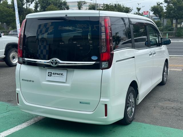 エスクァイア Ｘｉ　純正１０インチナビ　バックカメラ　Ｂｌｕｅｔｏｏｔｈ　フルセグＴＶ　両側パワースライドドア　キーレス　ＥＴＣ　トヨタセーフティセンス　純正１５インチアルミ　ＬＥＤヘッドライト　助手席リフトアップシート（18枚目）