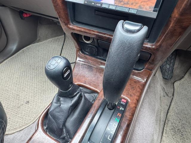 ハイラックスサーフ ＳＳＲ－Ｇ　社外ＳＤナビ　フルセグＴＶ　Ｂｌｕｅｔｏｏｔｈ　３インチリフトアップ　社外１７インチアルミ　ＧＥＯＬＡＮＤＡＲ　Ｍ／Ｔタイヤ　２３５／７０Ｒ１７　ＡＣ１００Ｖ電源　全塗装ブラック（44枚目）