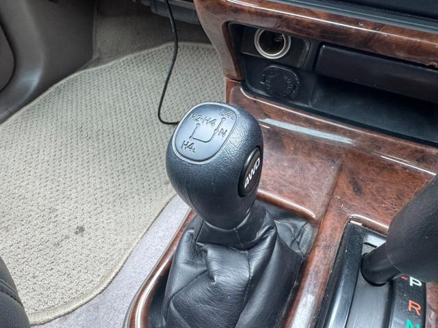 ハイラックスサーフ ＳＳＲ－Ｇ　社外ＳＤナビ　フルセグＴＶ　Ｂｌｕｅｔｏｏｔｈ　３インチリフトアップ　社外１７インチアルミ　ＧＥＯＬＡＮＤＡＲ　Ｍ／Ｔタイヤ　２３５／７０Ｒ１７　ＡＣ１００Ｖ電源　全塗装ブラック（45枚目）