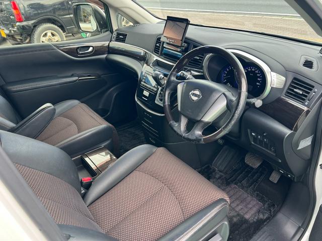 エルグランド ２５０ハイウェイスター　社外ナビ　左パワースライドドア　社外フリップダウンモニター　スマートキー　ワンセグＴＶ　ＨＩＤヘッドライト　ドラレコ　ＤＶＤ再生可能　Ｂｌｕｅｔｏｏｔｈ　ウッドコンビステアリング（22枚目）