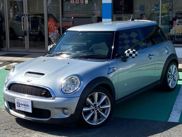 ＭＩＮＩ クーパーＳ　クーパーＳ（４名）　走行５万ｋｍ台　バックカメラ　パドルシフト　ＥＴＣ　社外ナビ　１７インチ純正アルミ　キーレス　革巻ステアリング（3枚目）