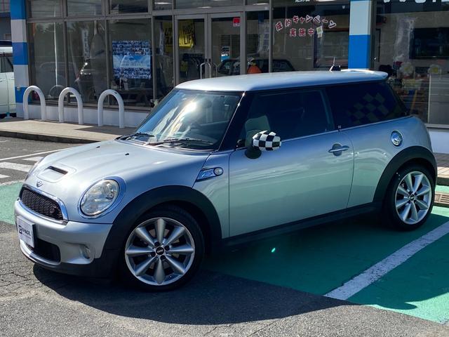 ＭＩＮＩ クーパーＳ　クーパーＳ（４名）　走行５万ｋｍ台　バックカメラ　パドルシフト　ＥＴＣ　社外ナビ　１７インチ純正アルミ　キーレス　革巻ステアリング（4枚目）
