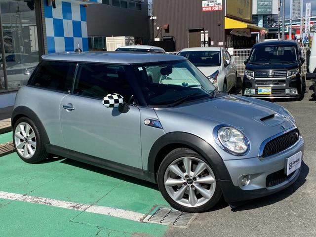 ＭＩＮＩ クーパーＳ　クーパーＳ（４名）　走行５万ｋｍ台　バックカメラ　パドルシフト　ＥＴＣ　社外ナビ　１７インチ純正アルミ　キーレス　革巻ステアリング（8枚目）