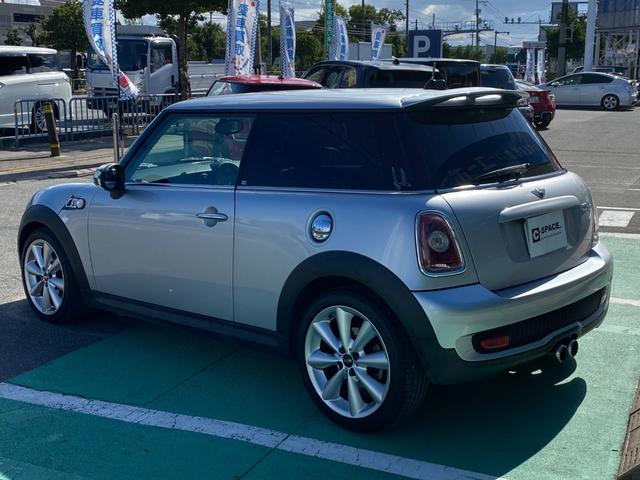 ＭＩＮＩ クーパーＳ　クーパーＳ（４名）　走行５万ｋｍ台　バックカメラ　パドルシフト　ＥＴＣ　社外ナビ　１７インチ純正アルミ　キーレス　革巻ステアリング（10枚目）