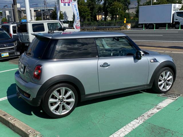 ＭＩＮＩ クーパーＳ　クーパーＳ（４名）　走行５万ｋｍ台　バックカメラ　パドルシフト　ＥＴＣ　社外ナビ　１７インチ純正アルミ　キーレス　革巻ステアリング（13枚目）