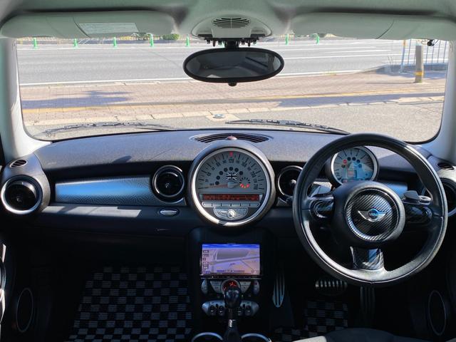 ＭＩＮＩ クーパーＳ　クーパーＳ（４名）　走行５万ｋｍ台　バックカメラ　パドルシフト　ＥＴＣ　社外ナビ　１７インチ純正アルミ　キーレス　革巻ステアリング（14枚目）