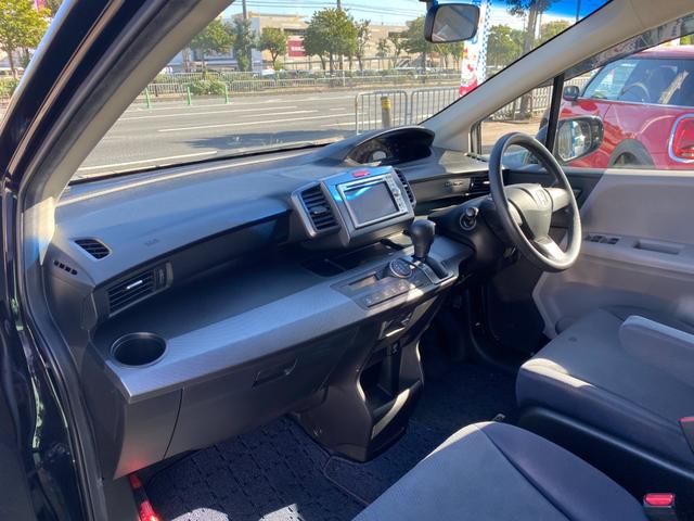 フリード Ｇ　エアロ　ジャストセレクション　パワースライドドア　バックカメラ　純正ナビ　ＥＴＣ　１５インチ純正アルミ　オートエアコン　キーレス　車検Ｒ８年７月まで（22枚目）