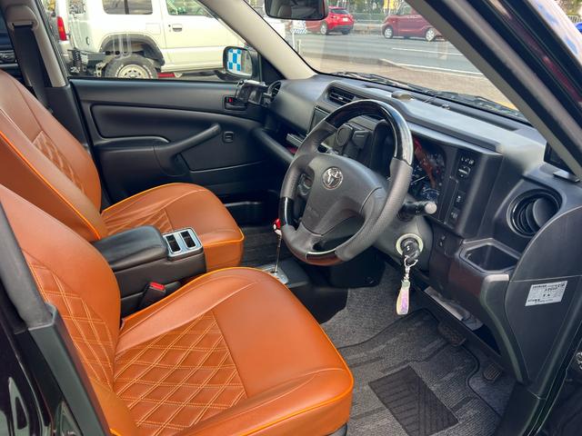 サクシード ハイブリッドＴＸ　ＴＲＤエアロ　社外ナビ　バックカメラ　キーレス　トヨタセーフティセンス　Ｂｌｕｅｔｏｏｔｈ　フルセグＴＶ　ＥＴＣ　ドラレコ　革調シートカバー　ＬＥＤヘッドライト　社外１５インチアルミ（26枚目）