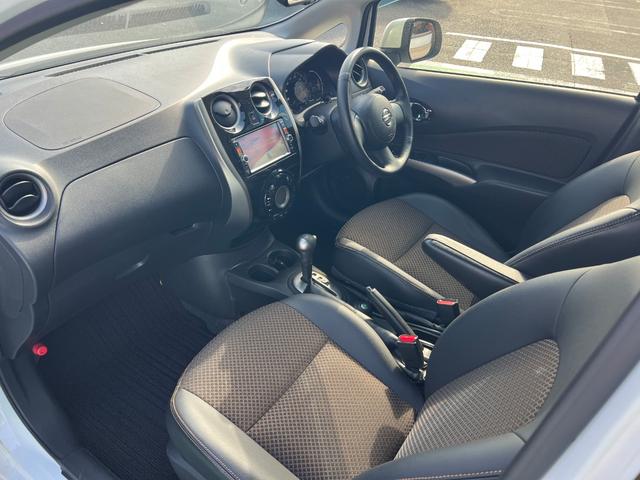 ノート メダリスト エマージェンシーブレーキパッケージ 全周囲カメラ ナビ TV レーンアシスト 衝突被害軽減システム スマートキー アイドリングストップ 電動格納ミラー CVT 盗難防止システム 衝突安全ボディ ABS ESC CD DVD再生 USB(32枚目)