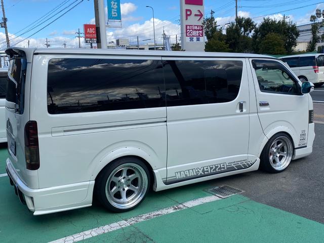ハイエースバン ロングスーパーGL HKSスーパーチャージャー HKSF-CONiS HKSマフラー Pivotスロットルコントローラー essex19インチアルミ バットフェイスボンネット フルエアロ 前置きインタークーラー キーレス(13枚目)