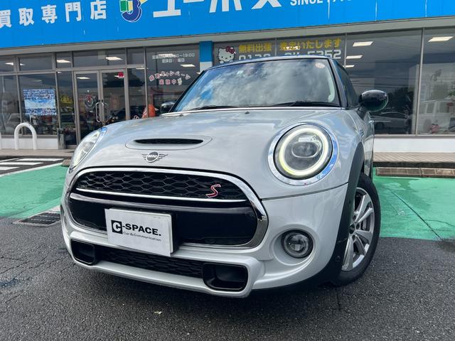 ＭＩＮＩ クーパーＳＤ　ブラッククロスパンチ革シート　バックカメラ　ナビ　Ｈａｒｍａｎ　Ｋａｒｄｏｎオーディオ　オートクルーズコントロール　パークアシスト　　ＬＥＤヘッドランプ　シートヒーター　ヘッドアップディスプレイ（2枚目）