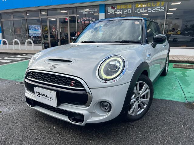 ＭＩＮＩ クーパーＳＤ　ブラッククロスパンチ革シート　バックカメラ　ナビ　Ｈａｒｍａｎ　Ｋａｒｄｏｎオーディオ　オートクルーズコントロール　パークアシスト　　ＬＥＤヘッドランプ　シートヒーター　ヘッドアップディスプレイ（3枚目）