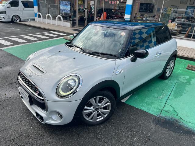 ＭＩＮＩ クーパーＳＤ　ブラッククロスパンチ革シート　バックカメラ　ナビ　Ｈａｒｍａｎ　Ｋａｒｄｏｎオーディオ　オートクルーズコントロール　パークアシスト　　ＬＥＤヘッドランプ　シートヒーター　ヘッドアップディスプレイ（5枚目）