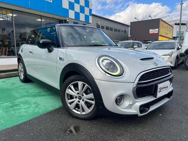 ＭＩＮＩ クーパーＳＤ　ブラッククロスパンチ革シート　バックカメラ　ナビ　Ｈａｒｍａｎ　Ｋａｒｄｏｎオーディオ　オートクルーズコントロール　パークアシスト　　ＬＥＤヘッドランプ　シートヒーター　ヘッドアップディスプレイ（11枚目）