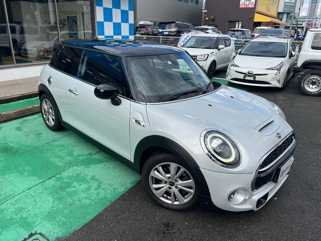 ＭＩＮＩ クーパーＳＤ　ブラッククロスパンチ革シート　バックカメラ　ナビ　Ｈａｒｍａｎ　Ｋａｒｄｏｎオーディオ　オートクルーズコントロール　パークアシスト　　ＬＥＤヘッドランプ　シートヒーター　ヘッドアップディスプレイ（12枚目）