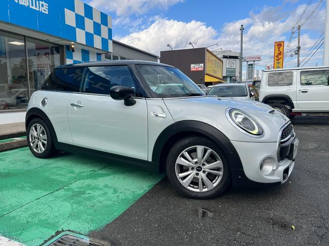 ＭＩＮＩ クーパーＳＤ　ブラッククロスパンチ革シート　バックカメラ　ナビ　Ｈａｒｍａｎ　Ｋａｒｄｏｎオーディオ　オートクルーズコントロール　パークアシスト　　ＬＥＤヘッドランプ　シートヒーター　ヘッドアップディスプレイ（13枚目）