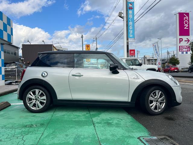 ＭＩＮＩ クーパーＳＤ　ブラッククロスパンチ革シート　バックカメラ　ナビ　Ｈａｒｍａｎ　Ｋａｒｄｏｎオーディオ　オートクルーズコントロール　パークアシスト　　ＬＥＤヘッドランプ　シートヒーター　ヘッドアップディスプレイ（14枚目）